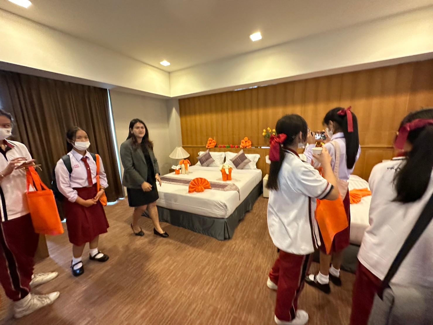 LINE_ALBUM_230606_120