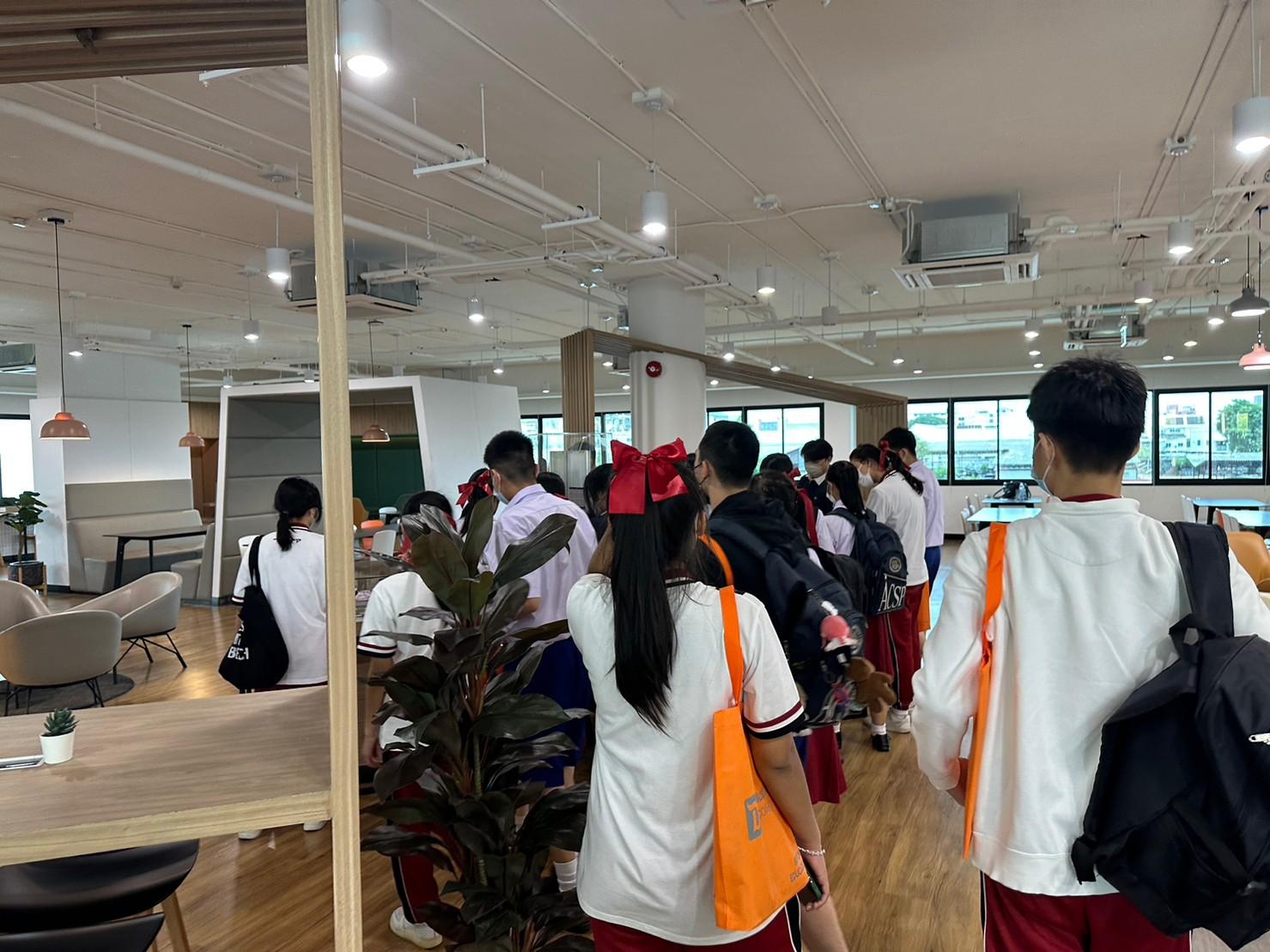LINE_ALBUM_230606_129
