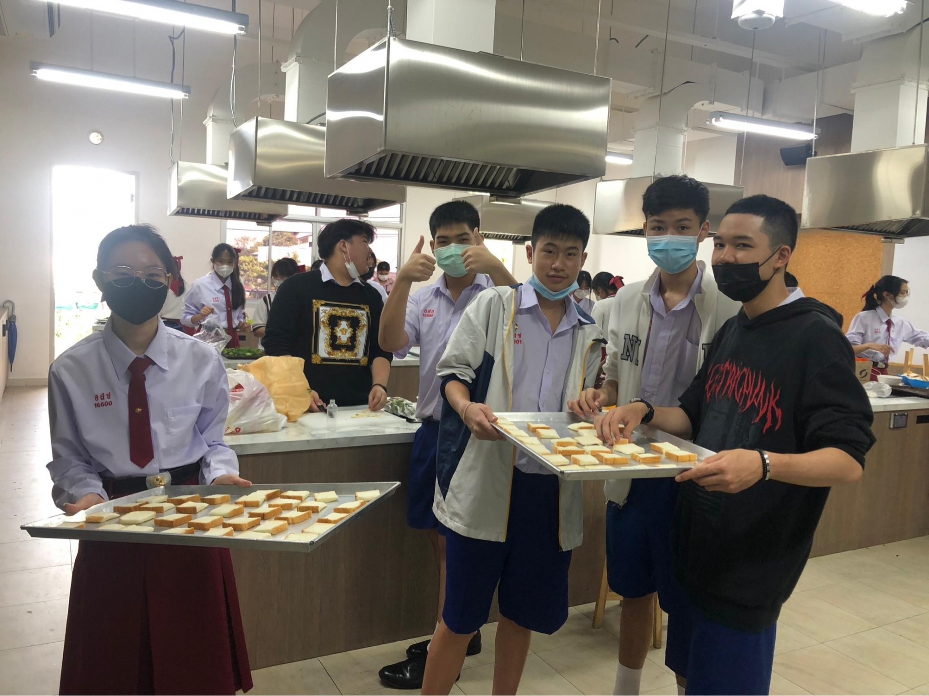 LINE_ALBUM_230606_13