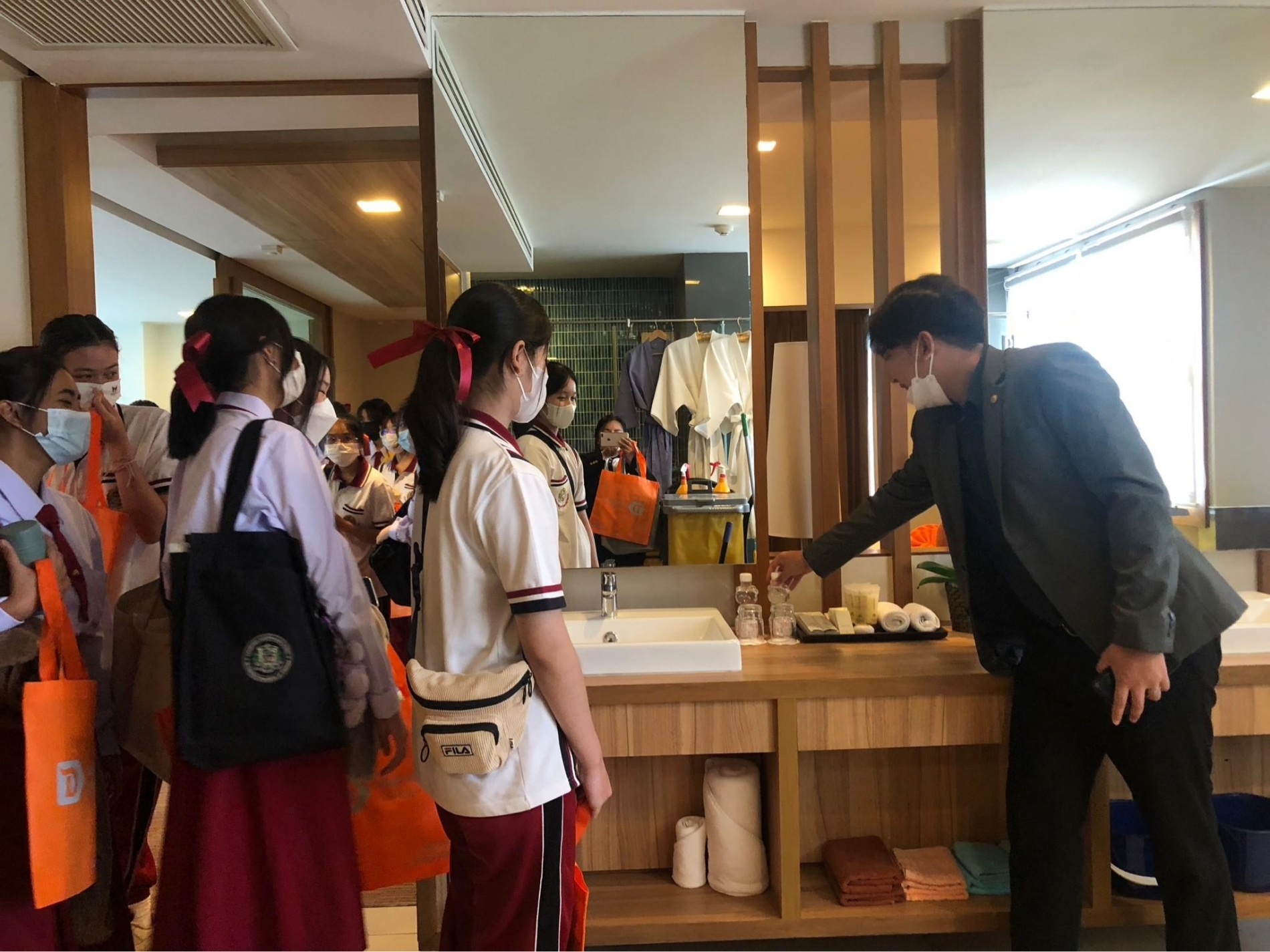 LINE_ALBUM_230606_38