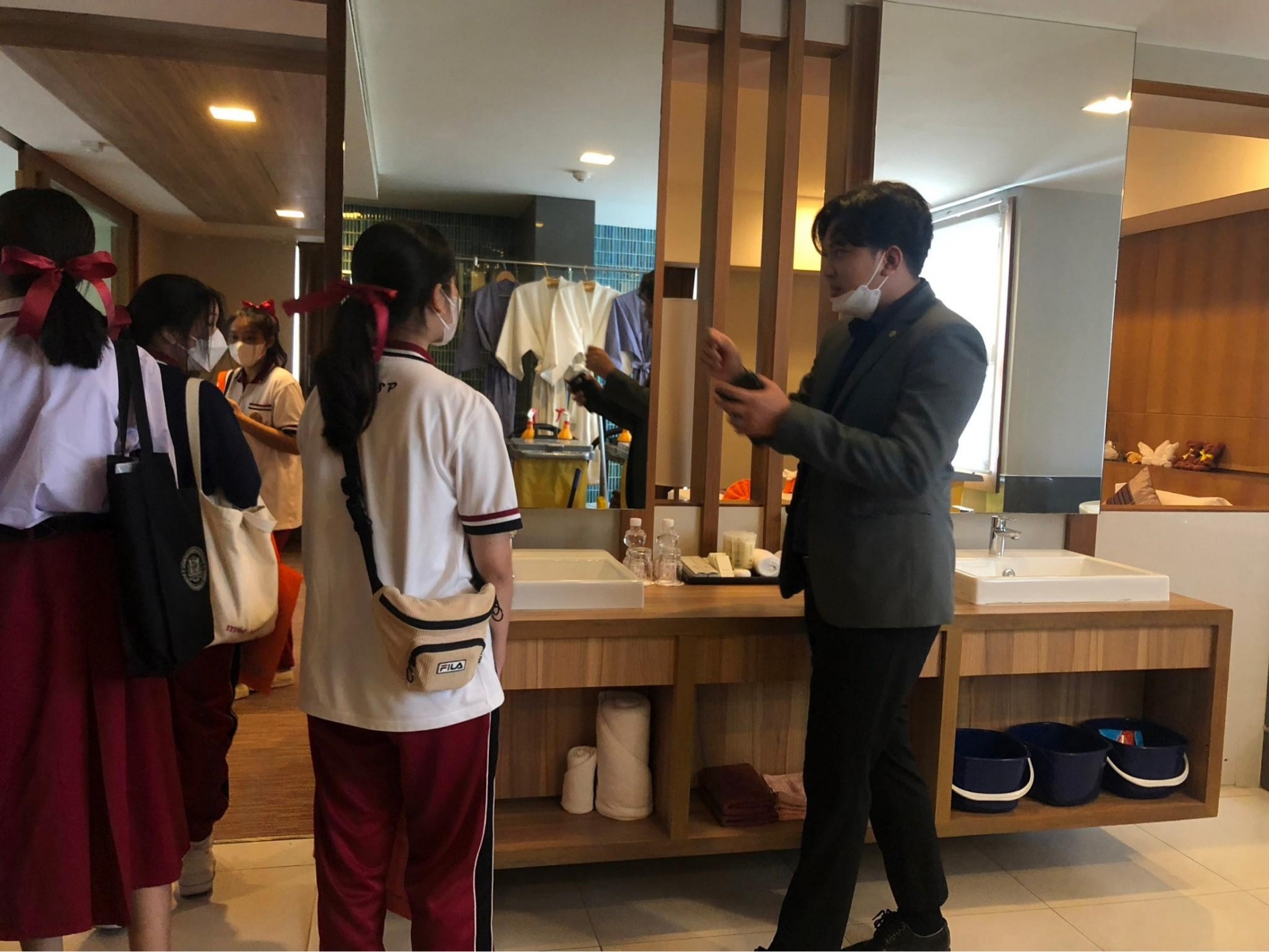 LINE_ALBUM_230606_39