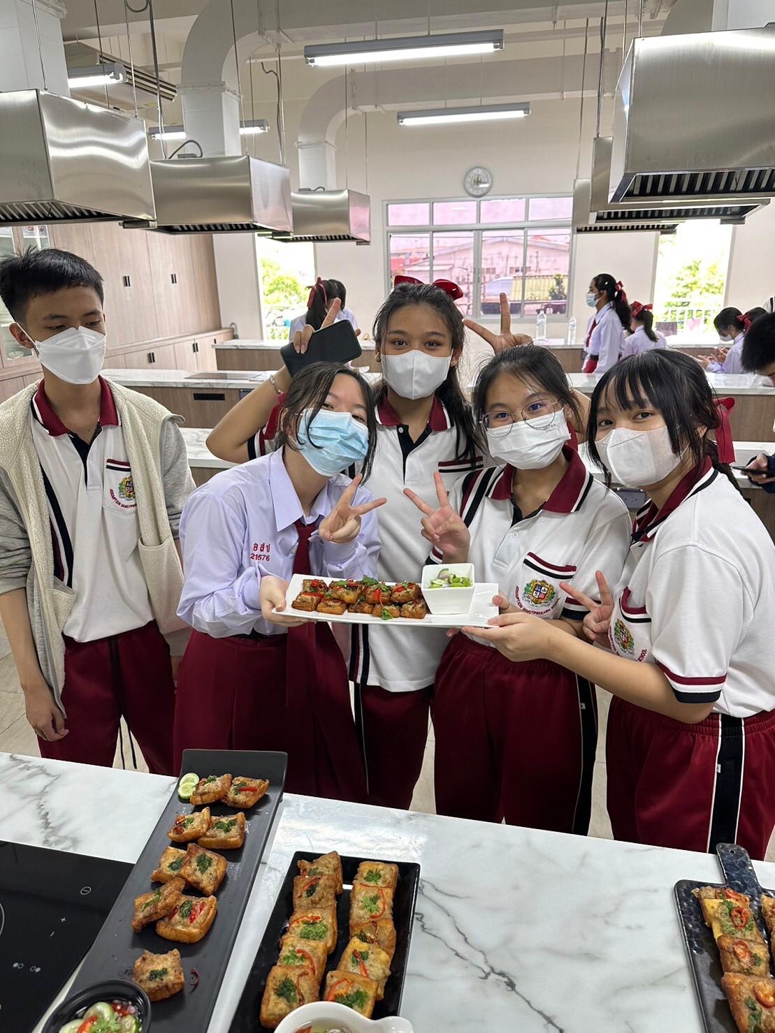 LINE_ALBUM_230606_3