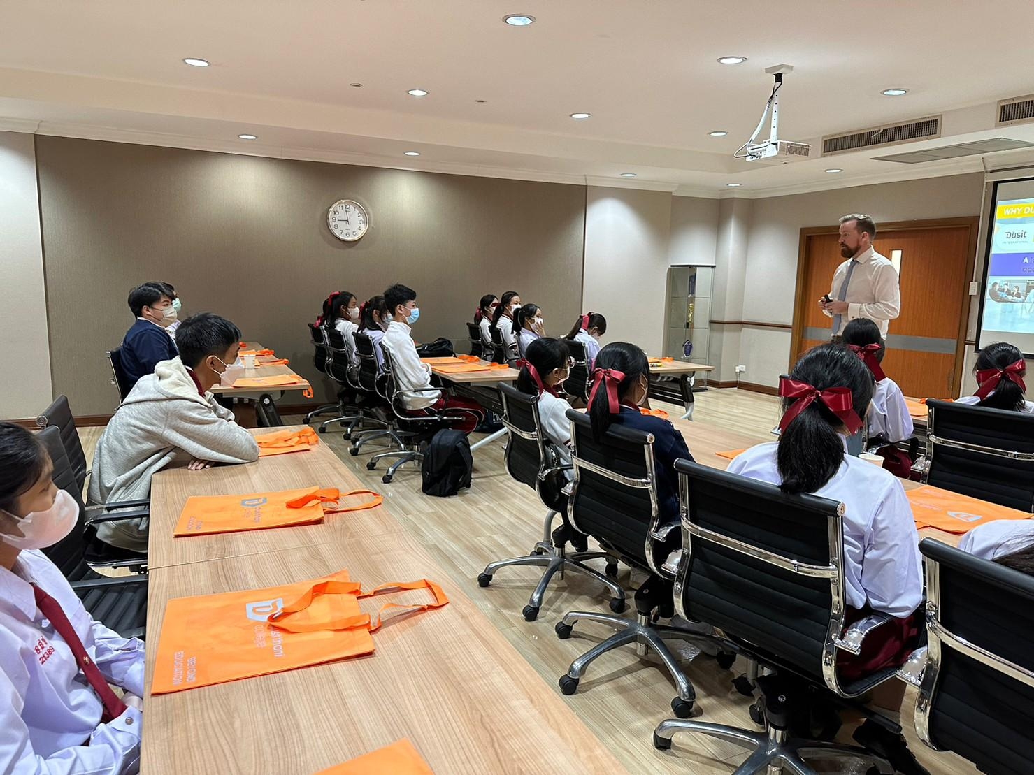 LINE_ALBUM_230606_68