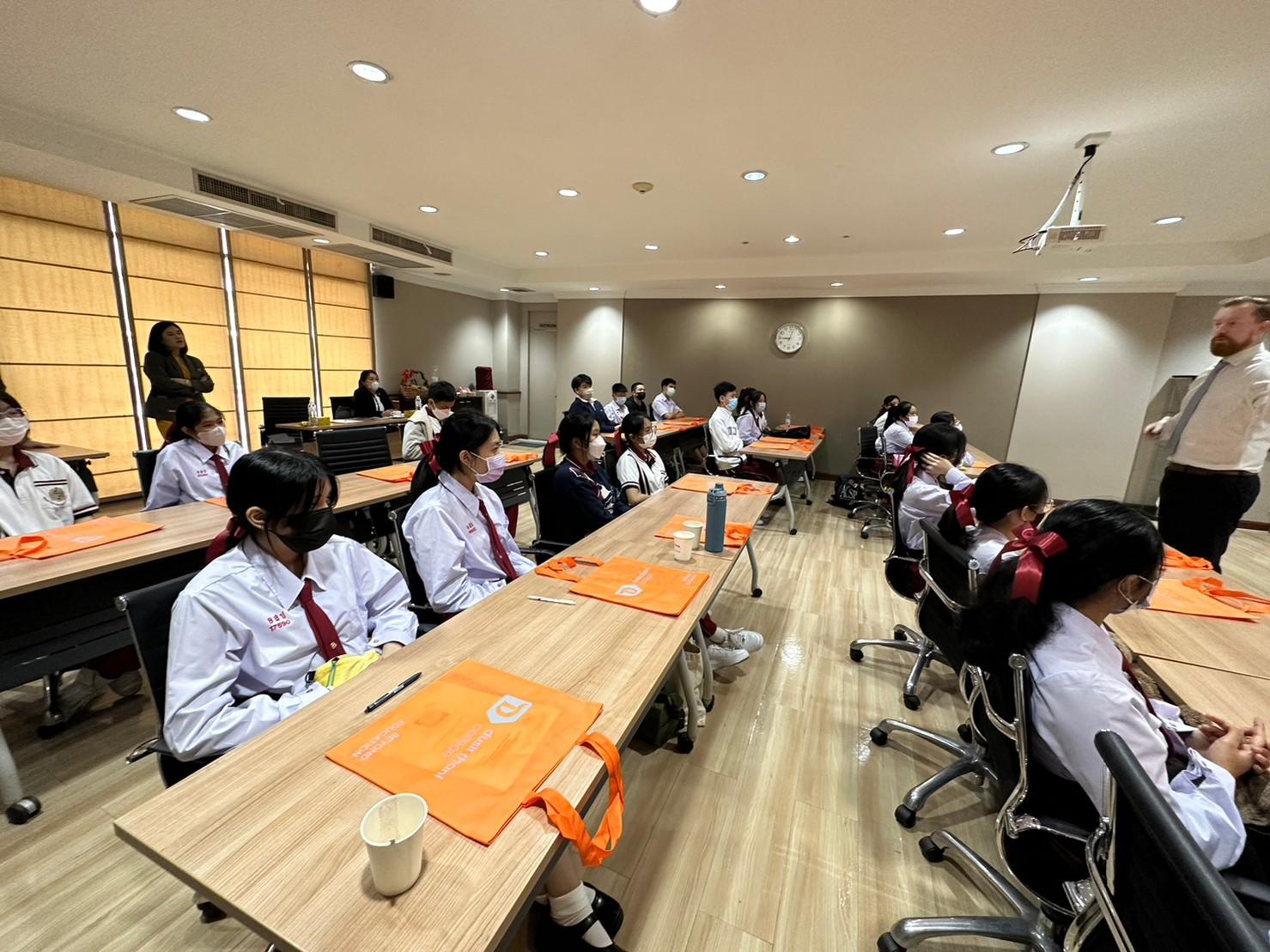 LINE_ALBUM_230606_72