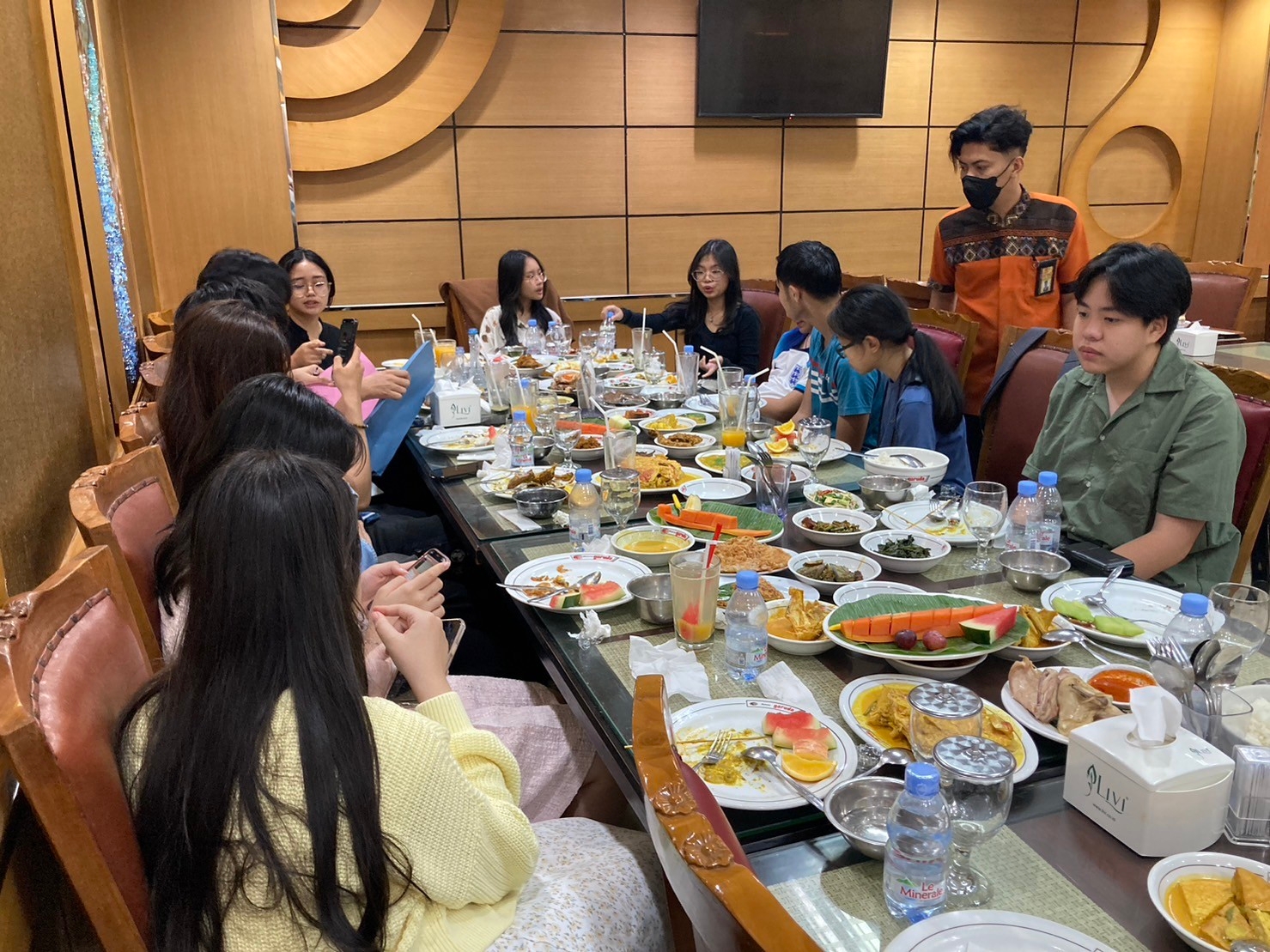 LINE_ALBUM_230606_16