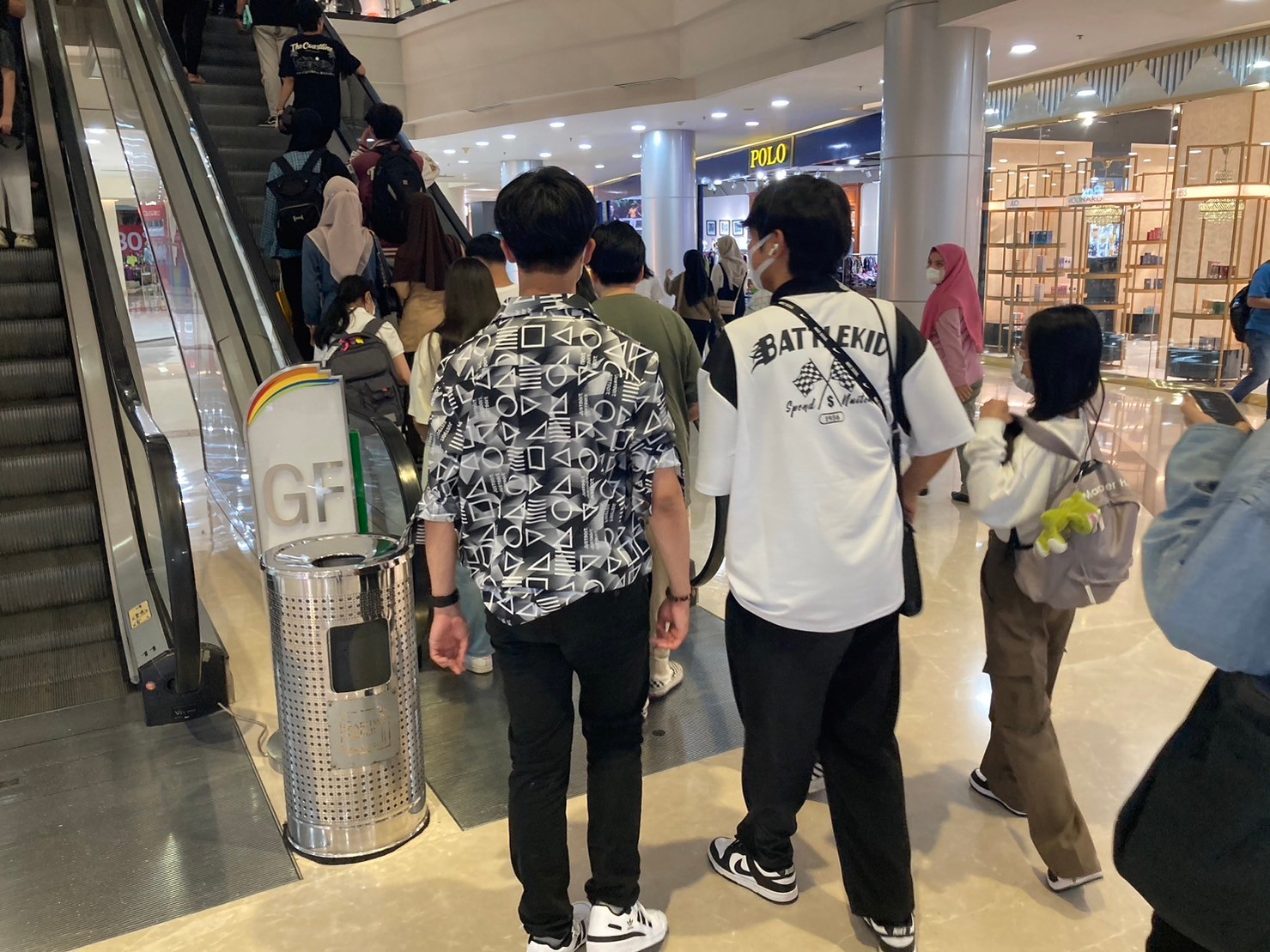 LINE_ALBUM_230606_73