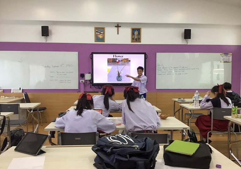 EP Building – Secondary 5 students were tasked to present their floral arrangement keynote in class and discuss various areas about the activity, September 21, 2020.