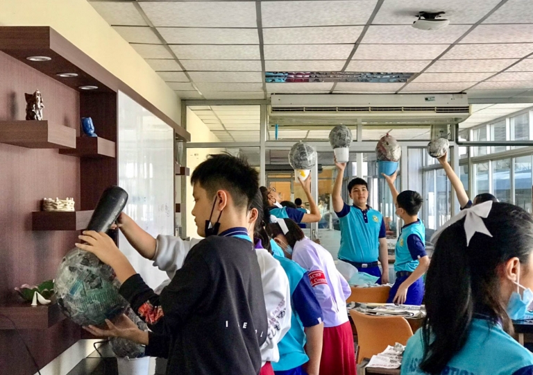 EP Building Art Room – EP Secondary 1 learners enjoyed the Paper Mâché: Layering my own World activity designed by Mr. Ingo Fast, November 13, 2020.
