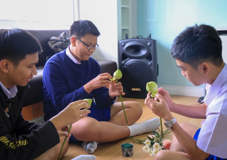 EP Building Student’s Lounge – Secondary 5 students were tasked to design and do flower arrangement per group, August 27, 2020.