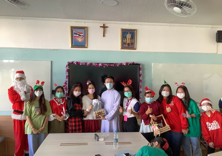 Led by the Discipline Affairs, student representatives and ambassador, EP Secondary level celebrated “Christmas: Sweetness Overload!”, a season of sharing blessings and merry wishes in EP.