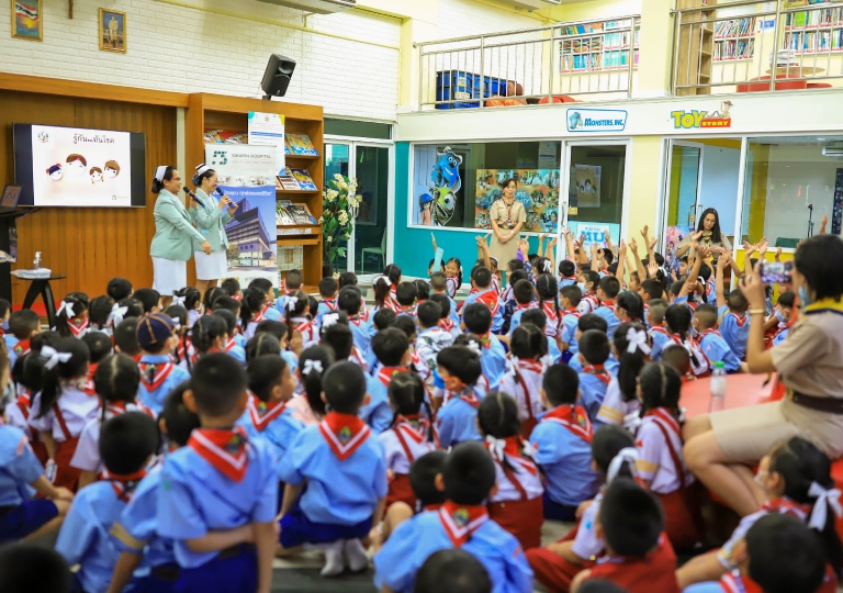 Primary 1 to 6 learners and EP Discipline Department led by Ms. Siriwan Yuthongkham and Ms. Premrudee Kritchareon welcomed the distinguished guests from Sikarin Hospital for the Health Care Project: Prevention is Better than Cure, November 11, 2020.