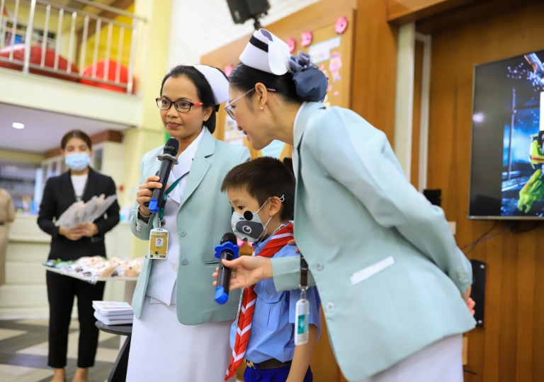Primary 1 to 6 learners and EP Discipline Department led by Ms. Siriwan Yuthongkham and Ms. Premrudee Kritchareon welcomed the distinguished guests from Sikarin Hospital for the Health Care Project: Prevention is Better than Cure, November 11, 2020.