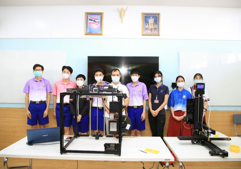Secondary 2 students had some fun in the 3D printing: Design Your Art activity in their Robotics class with Mr. Saeed Ghorbannejad and Sahar Khodashenas.