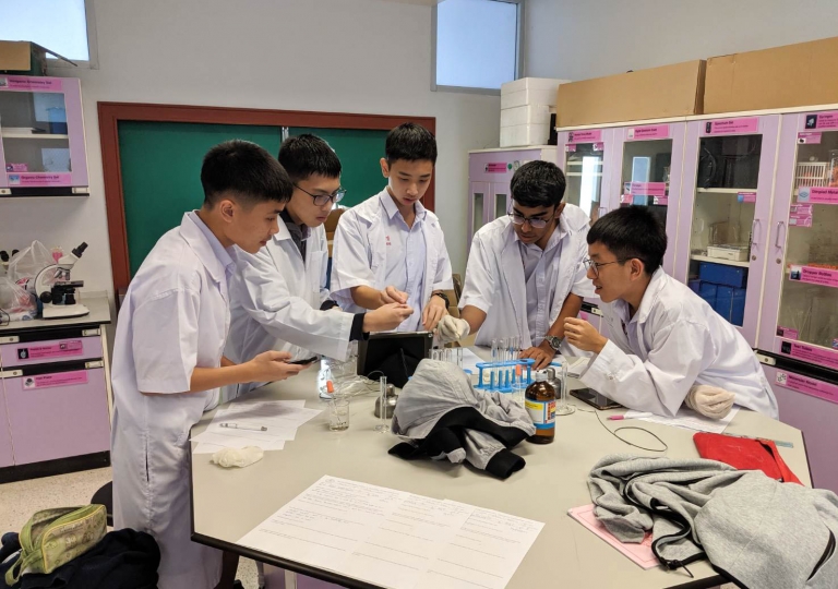 September 2, 2019 M4/8 chemistry laboratory activity about reaction of magnesium with different acids at different length.