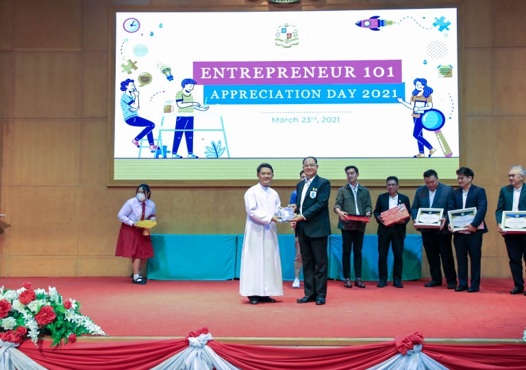 Silver Jubilee Hall – Secondary 5 learners showcased their accomplishments in Entrepreneur 101 Appreciation Day presentation, March 24, 2021.