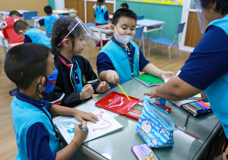 St. Gabriel Building – ACSP English Program Primary 1 designed the activity My Lovely Mother, led by Ms. Rudchadaporn, for the students to apply the art skills they have learned and to show their love towards their mother, July 17, 2020.