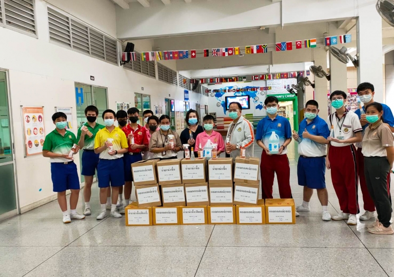 St. Gabriel Building – English Program received donations from the parents of Sattawat Uttamang, P.6/7 student. This joyful event was shared by EP family, March 4, 2021.