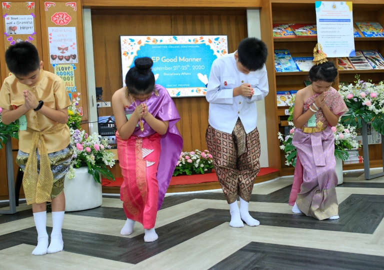 St. Gabriel Building – EP Primary 1 to Secondary 6 students will learn how to conduct oneself through Thai Etiquette Training: How to ‘Wai’ properly organized and planned by EP Discipline Affairs and Student Ambassador, September to October, 2020.