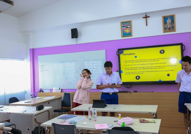 St. Gabriel building – EP Secondary 5/9 students experienced what learning by doing means in their Science fundamentals class devised by Mr. Bienjelou Balasa, August 6, 2020. 