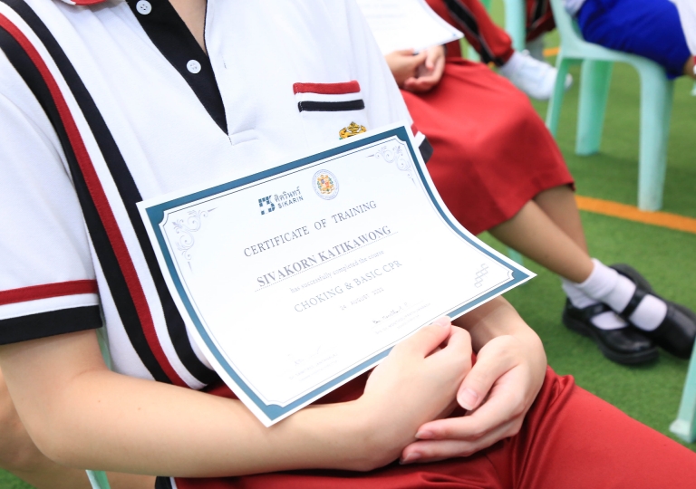  Everyone Can Be a Hero in coordination with Sikarin Hospital from 4 July – 24 August. There were 3 goals set for this project: students from Primary 1 to Secondary 6 had to attend the lecture on “Choking: First Aid and CPR (resuscitation)”