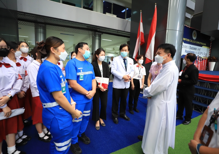  Everyone Can Be a Hero in coordination with Sikarin Hospital from 4 July – 24 August. There were 3 goals set for this project: students from Primary 1 to Secondary 6 had to attend the lecture on “Choking: First Aid and CPR (resuscitation)”