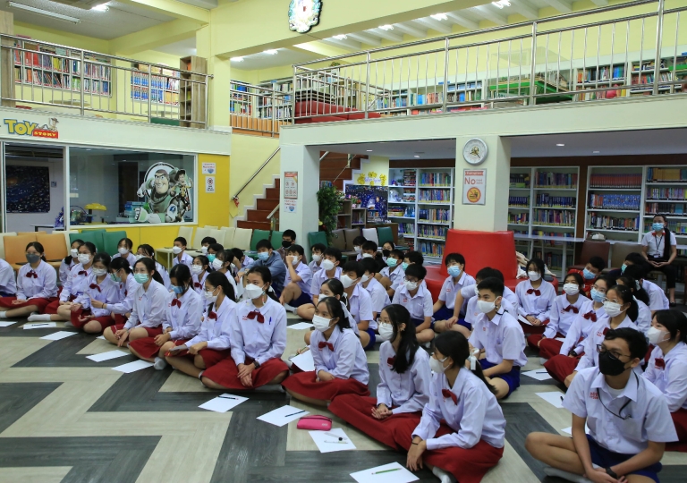 ACSP English Program invited Ajarn Ornanong Narasuwan, Professional R&D leader and Design Thinking coach, who has over 15 years of management experience, to come for a 2-day Design Thinking Special Training for Secondary 3 students.