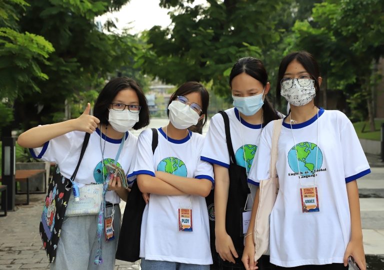 EGL (English as a Global Language) students from Secondary 1-3 went on a study trip to the Emerald Buddha and Grand Palace in Bangkok on 30 November 2022.