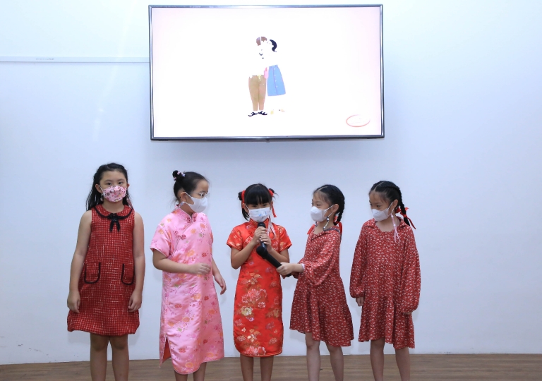 English Program celebrated the Mid-Autumn Chinese Festival (中秋快乐 Zhōng qiū kuài lè!) also known as the Mooncake Festival on 9 September 2022. This festival has been observed by many across the globe for more than 3,000 years.