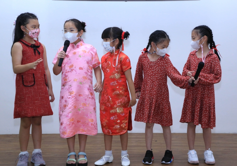 English Program celebrated the Mid-Autumn Chinese Festival (中秋快乐 Zhōng qiū kuài lè!) also known as the Mooncake Festival on 9 September 2022. This festival has been observed by many across the globe for more than 3,000 years.