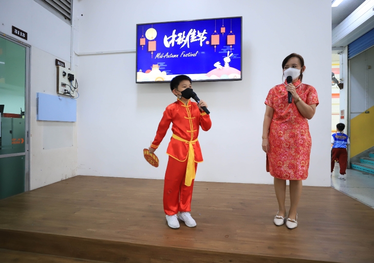 English Program celebrated the Mid-Autumn Chinese Festival (中秋快乐 Zhōng qiū kuài lè!) also known as the Mooncake Festival on 9 September 2022. This festival has been observed by many across the globe for more than 3,000 years.