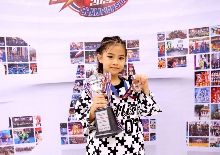 English Program congratulates Phonpian Pianchalengek of Primary 1/7 together with the Oh My God Crew Institute of Dance, Phi Phi Dance Studio, for winning 2 awards in the 26th Cheerleading Thailand Championship 2022.