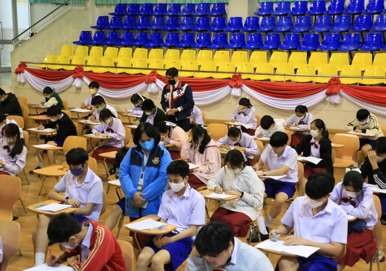 English Program held Cambridge Checkpoint Mock Tests for Primary 3 to Secondary 3 on 7-9 February. Students were assessed in 3 subjects: English as a Second Language, Mathematics, and Science.