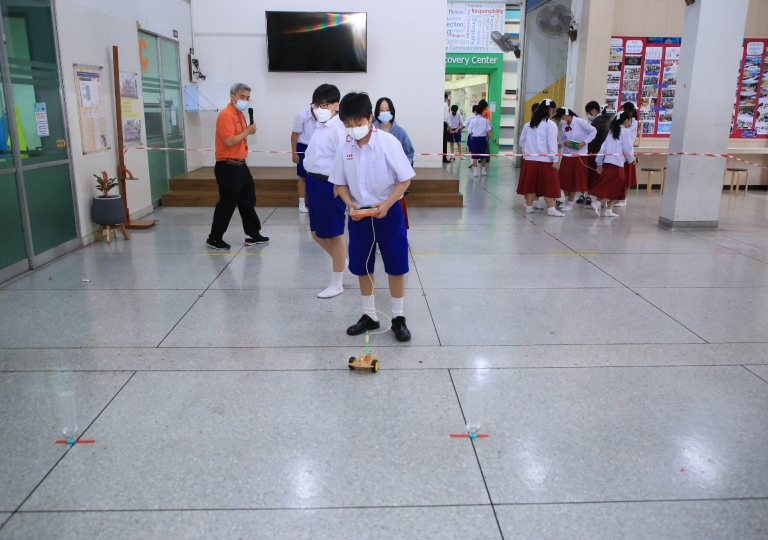 English Program invited Dr. Wannapong Taimpo, MUIC Associate Professor, to step up the SMART-Physics skills as well as the media and technological skills of Secondary 1-SMART students, 10 June 2022.