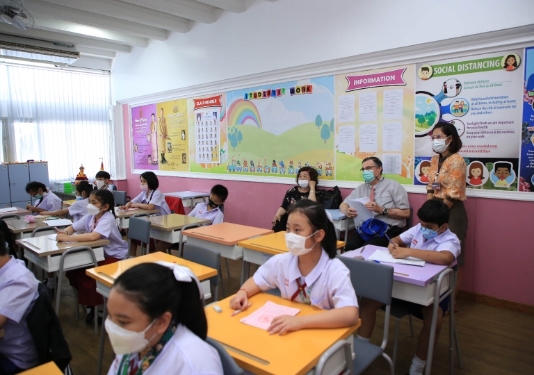 English program invited two guest professors from USA, Dr. Robert J. Bickner, and Dr. Pacharin Peyasantiwong for the teacher’s observation, 13 June 2022.