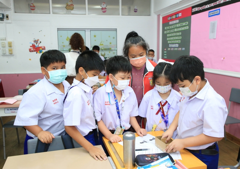 In continuation of the Annual External Teachers’ Observation project, English Program invited MUIC professor, and Science teaching and research expert Mr. Laird Allan to conduct professional teaching observations for teachers.
