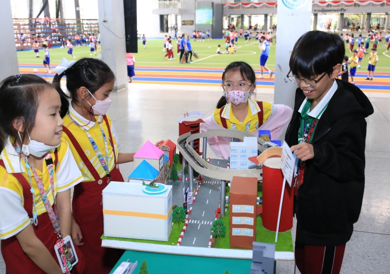 On 23-27 January 2023, Primary 1 to Secondary 3 students performed well in the STEM project activities during Mathematics week.