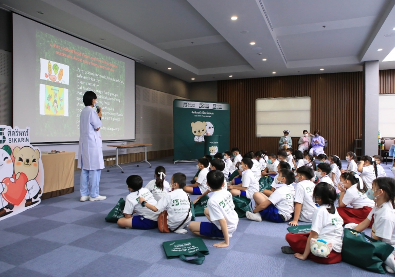 Primary 3 students, led by Ms. Siriwan Yuthongkham, Head of Discipline EP, Ms. Premrudee Kritcharoen, Head of Level 1 Discipline, together with P3 teachers went for “Be inspired, I want to be a physician” educational trip at Sikarin Hospital on 30th Augus