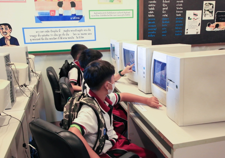 Thanon Sanam Chai, The Grand Palace – Primary 3 learners had a fun time exploring the Siam Museum (open for public viewing since 2006) on 3 November 2002.