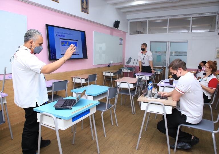 The innovative teacher training session led by the ETC team, together with the Head of the Social Studies department, Mr. Alex Stewart, and Assistant of Social Studies content group