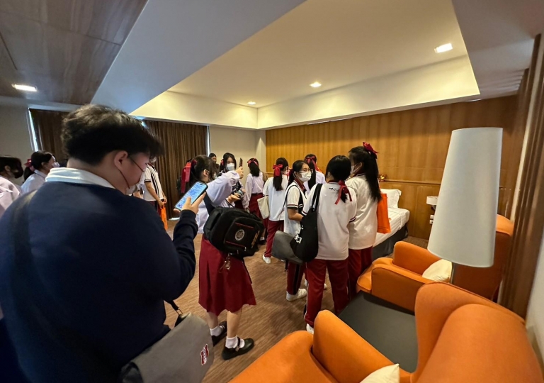 LINE_ALBUM_230606_117