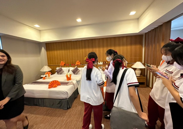 LINE_ALBUM_230606_119
