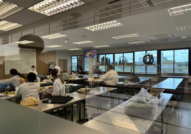 LINE_ALBUM_230606_128