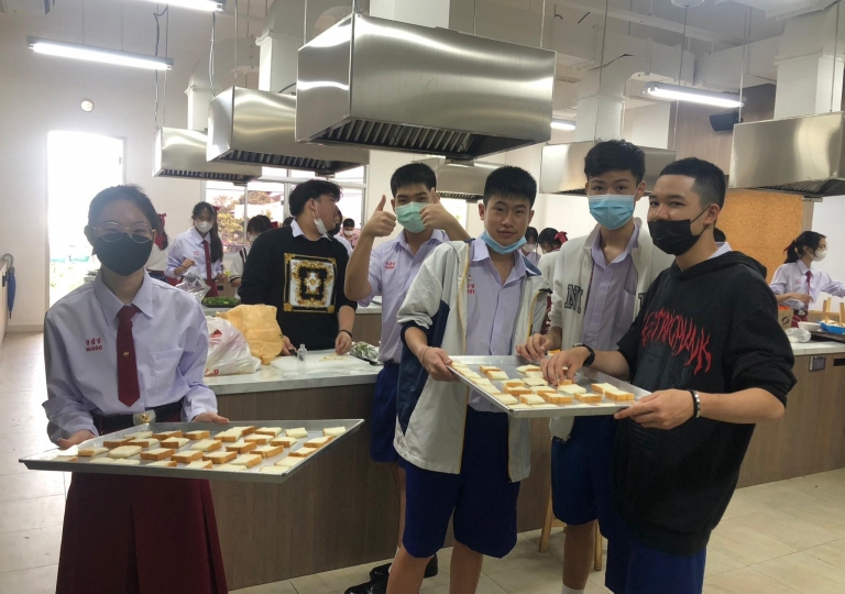LINE_ALBUM_230606_13