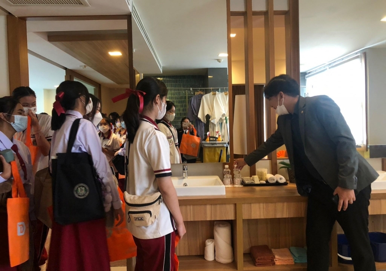 LINE_ALBUM_230606_38