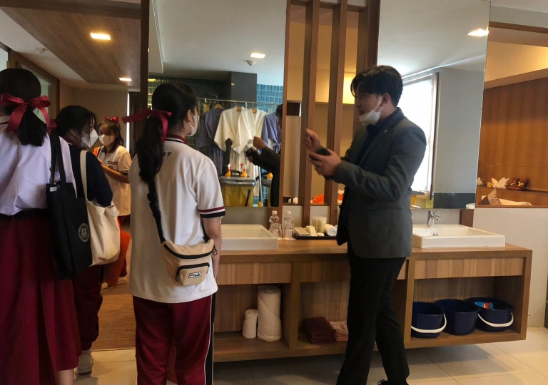 LINE_ALBUM_230606_39