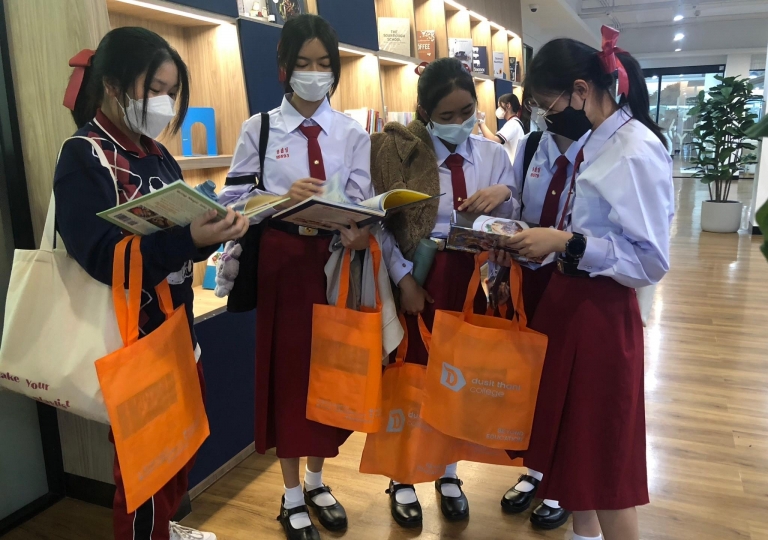LINE_ALBUM_230606_52
