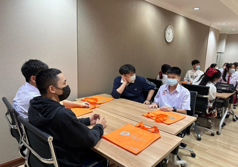 LINE_ALBUM_230606_78