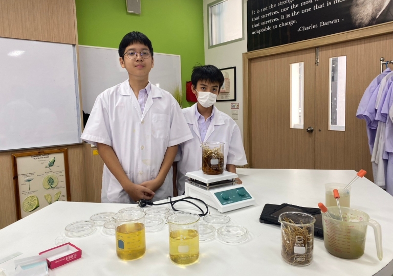 ACSP invited Ajarn Siravit Sinprasertrat, a STEM education coach, for a four-session Protozoa Research Project activity for the S1 SMART class. The four parts included: the protozoa, the microscopic world of protozoa, culturing, and scientific research.