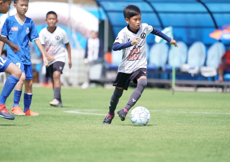 Congratulations to Parkpian Pianchalengek of P4/8 for winning the CCFA International Football Tournament organised by CCFA Football Youth Cup in coordination with Pan Sports Thailand and Soccer Gate.