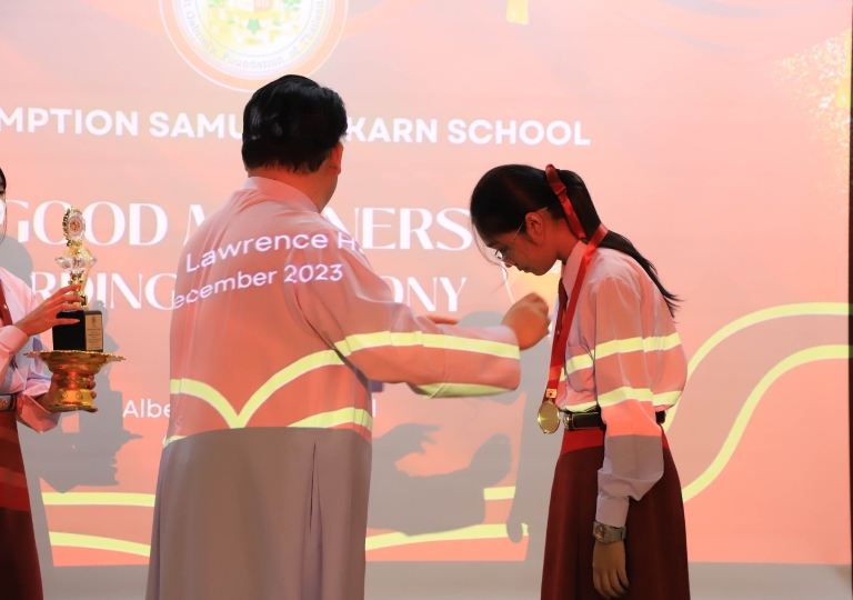 English Program Discipline department led by Miss Siriwan Yuthongkham, held the EP Good Manners Award Ceremony at the Albert Lawrence Hall on 6 December 2023, with Bro. Manit Sakonthawat, vice director/EP consultant. 